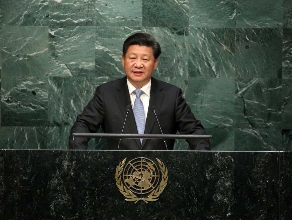 2015年9月28日，国家主席习近平在纽约联合国总部出席第七十届联合国大会一般性辩论并发表题为《携手构建合作共赢新伙伴 同心打造人类命运共同体》的重要讲话。新华社记者 庞兴雷 摄