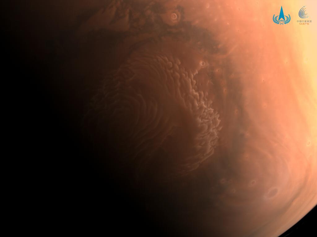 这是国家航天局公布的“天问一号”拍摄的高清火星影像图。新华社发（国家航天局供图）